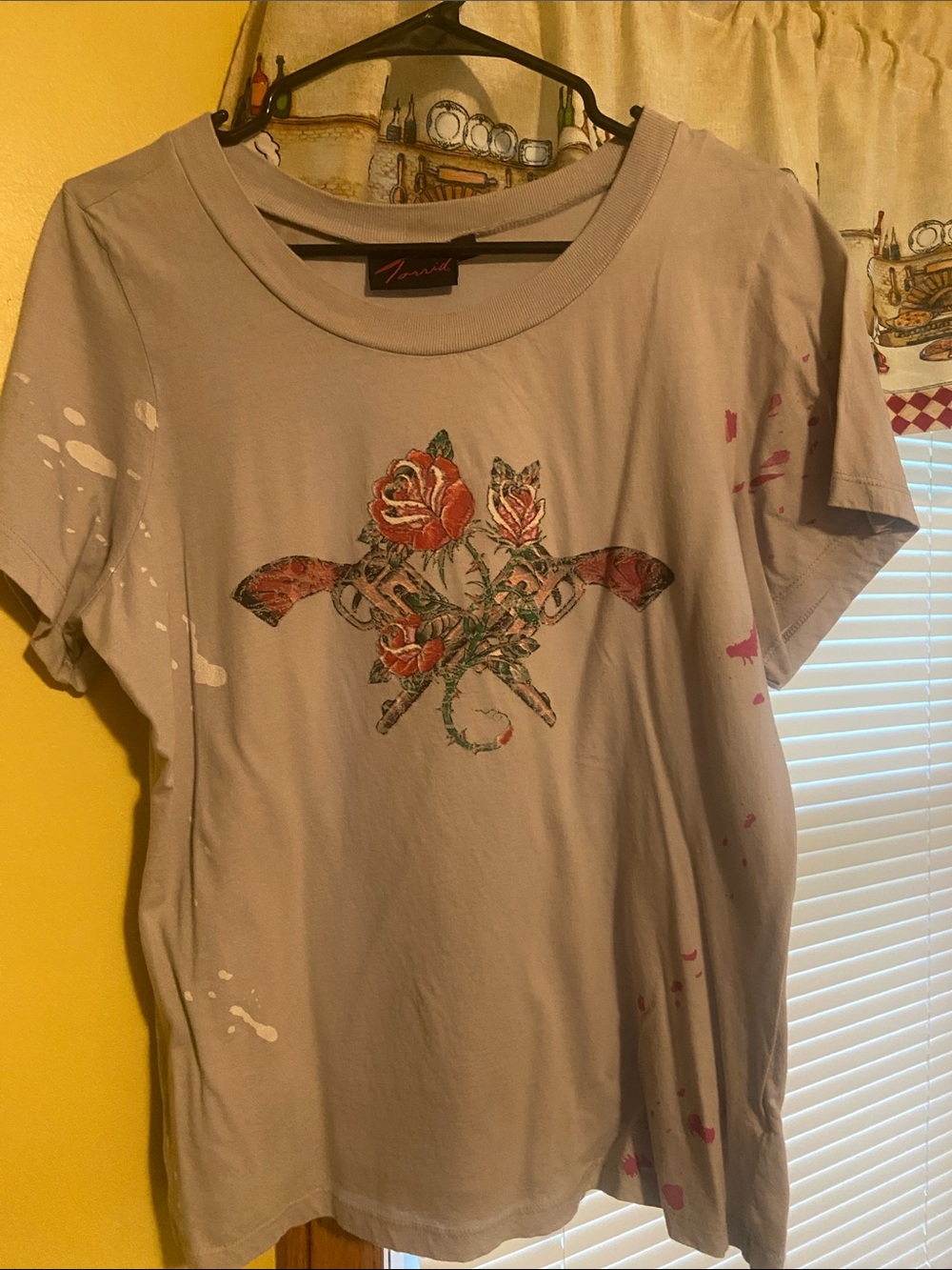 Torrid Graphic Rose Pistols Tee in Light Gray